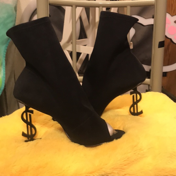 EXTREMELY COMFORTABLE dollar sign high heels - Picture 2 of 8